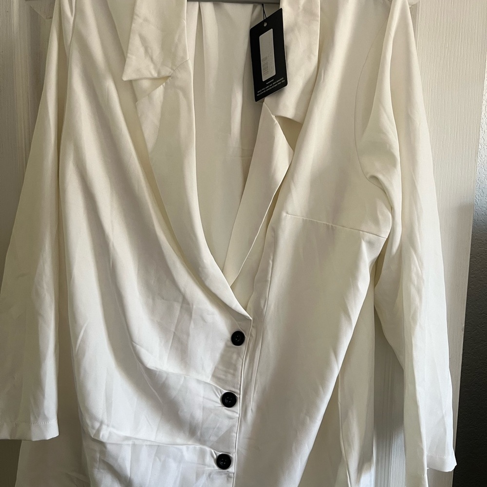 Elegant White Button-Up Blazer